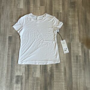 ALO Yoga White Short Sleeve Tee